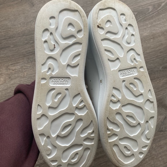 Alexander McQueen Oversized Sneaker in white python - Picture 5 of 9